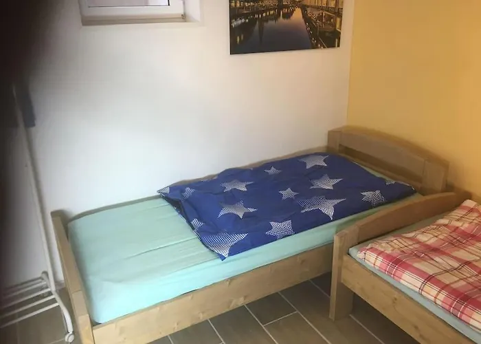 Volksdorf 2 Zimmer, 3 Betten, Souterrain Appartement *
