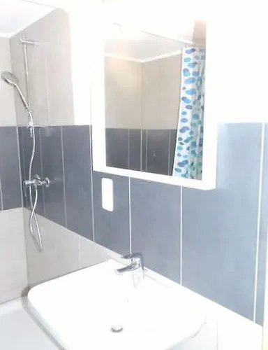 Volksdorf 2 Zimmer, 3 Betten, Souterrain Appartement *