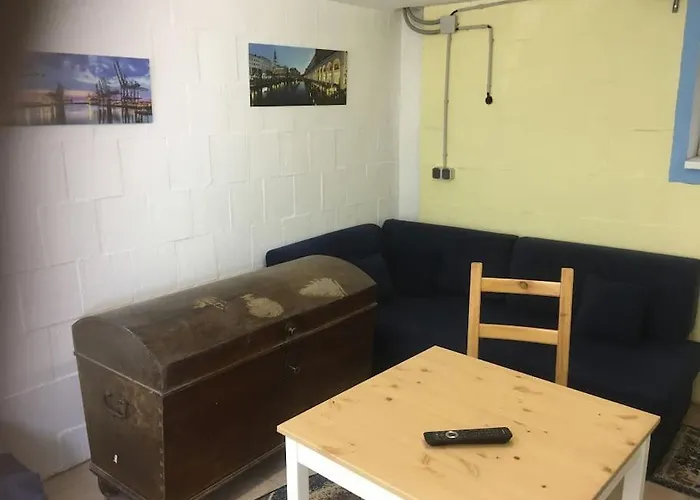 Volksdorf 2 Zimmer, 3 Betten, Souterrain *