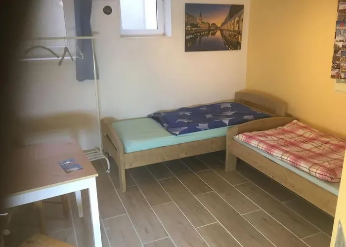 Volksdorf 2 Zimmer, 3 Betten, Souterrain *